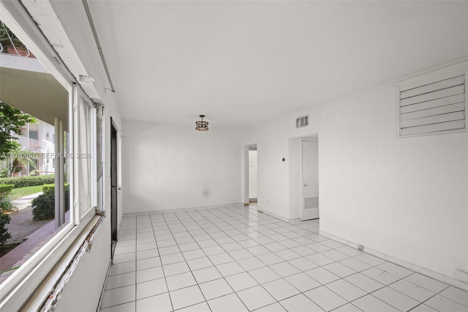 1130 Venetian Way 1D photo 19