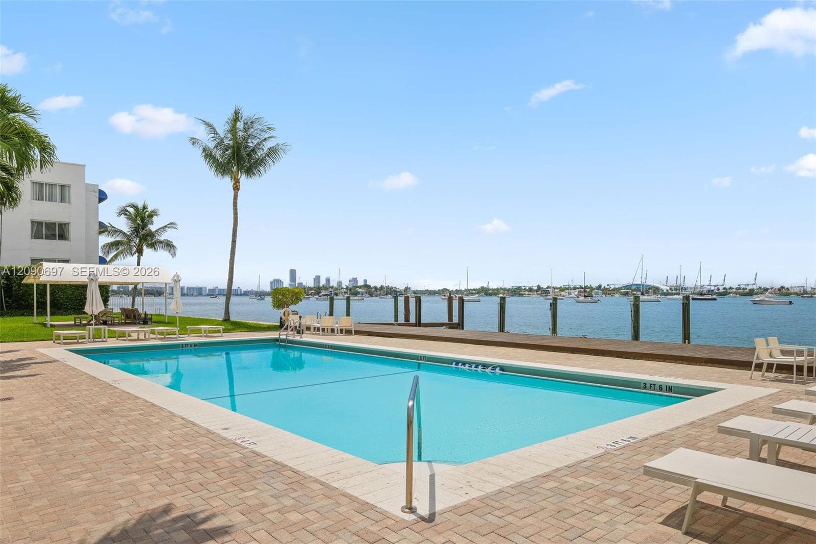 1130 Venetian Way 1D photo 8