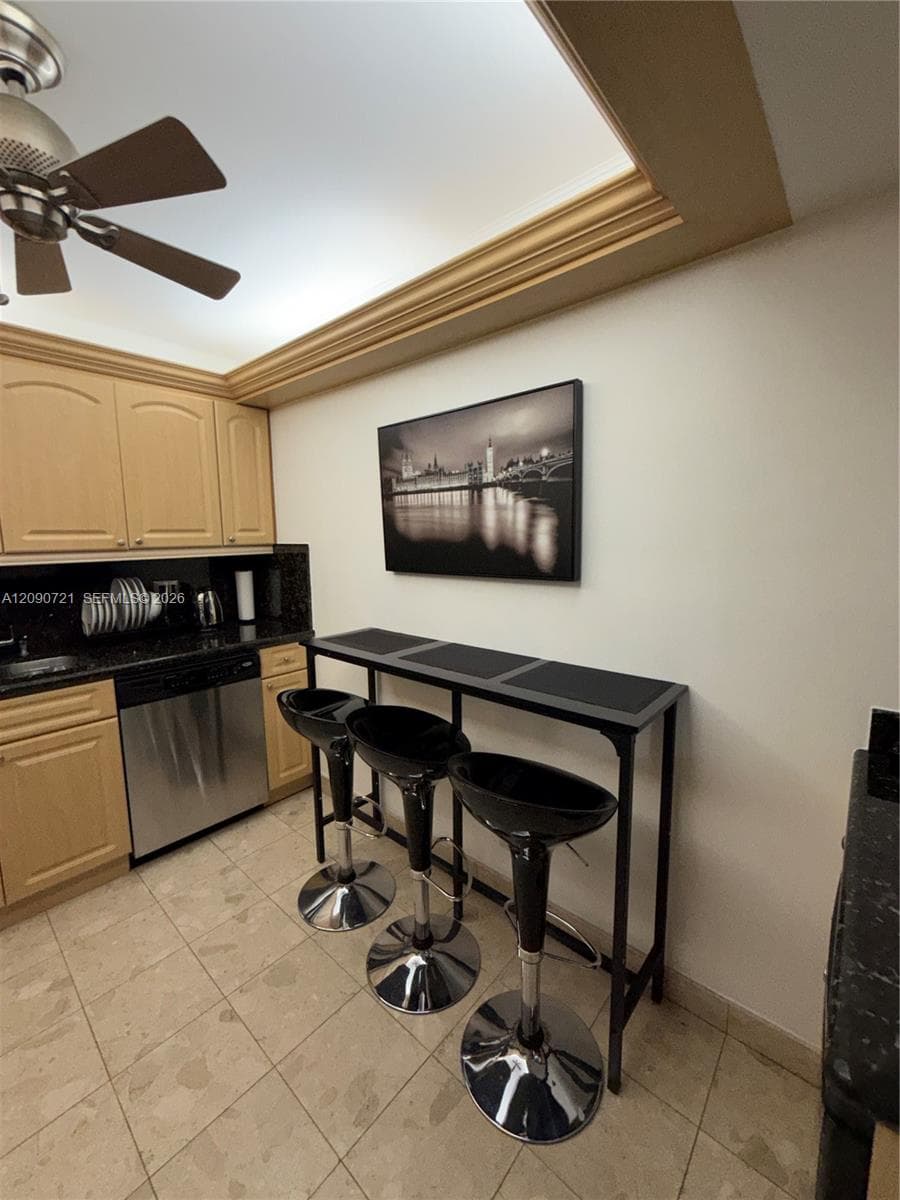 2500 Parkview Dr 907 photo 6