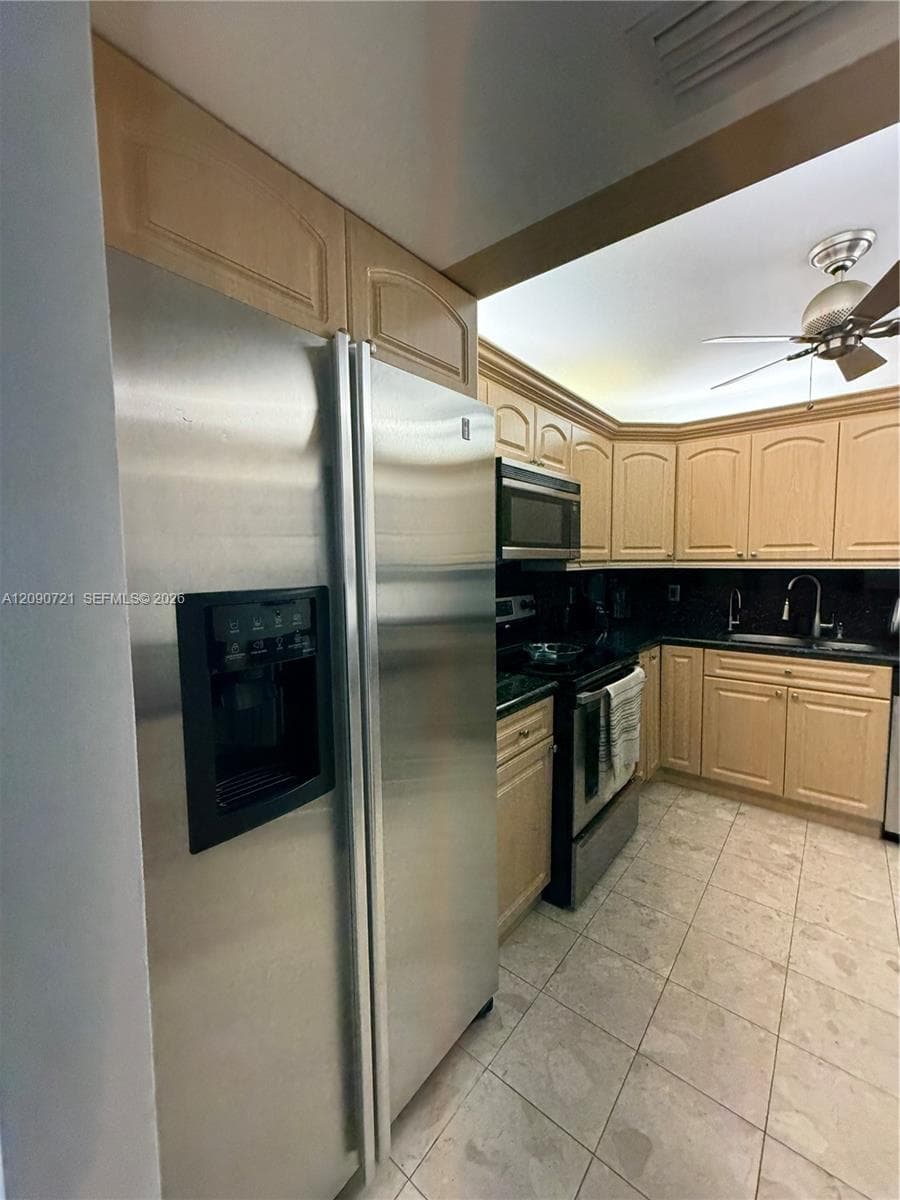 2500 Parkview Dr 907 photo 5