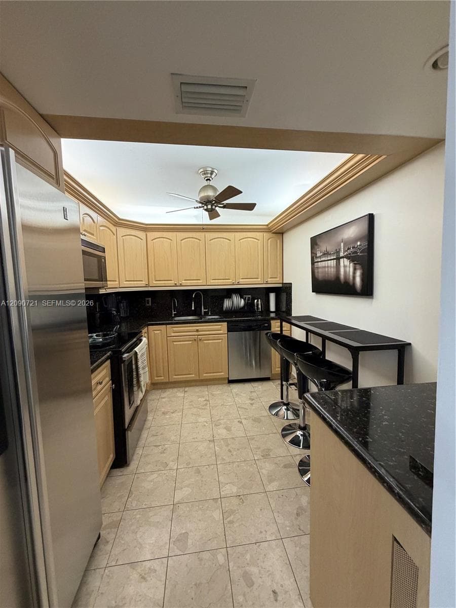 2500 Parkview Dr 907 photo 4