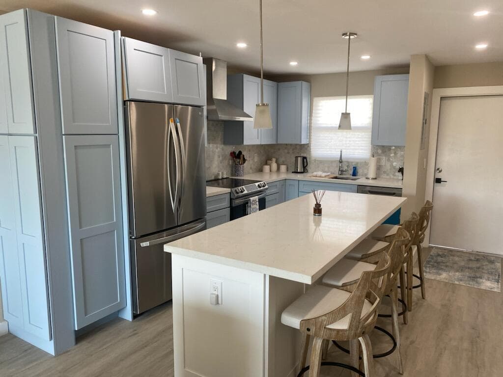 311 E Ocean Avenue 309 photo 2