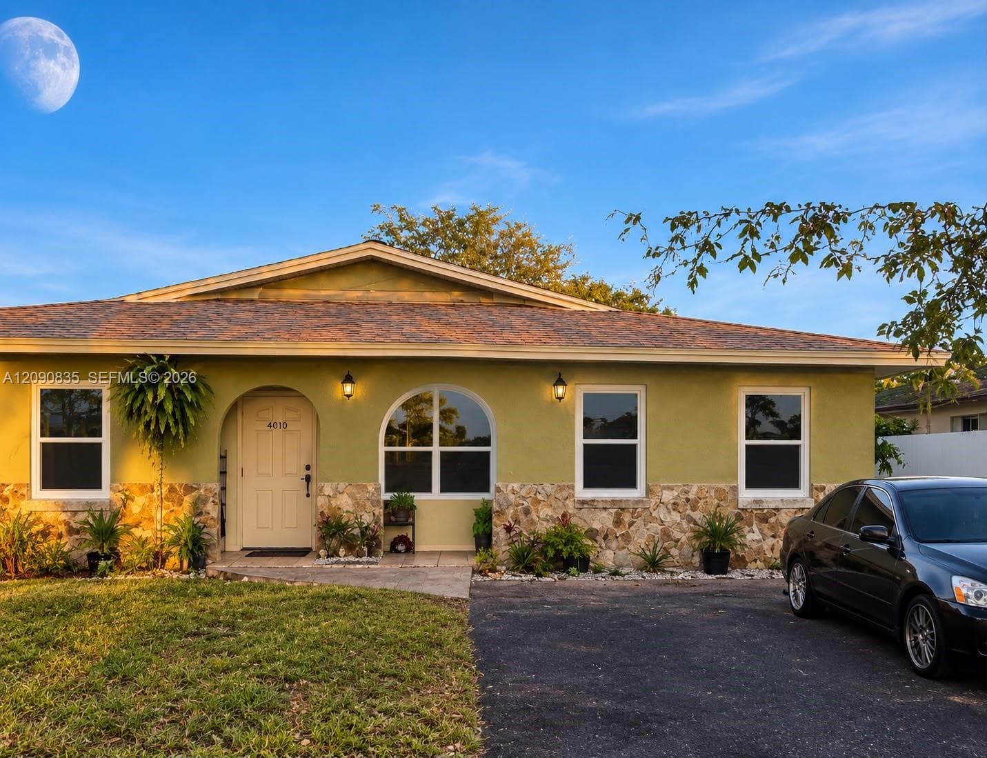 4610 SW 43rd Ter photo 1