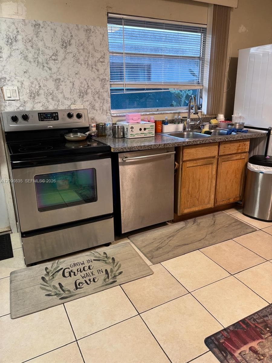 4610 SW 43rd Ter photo 4