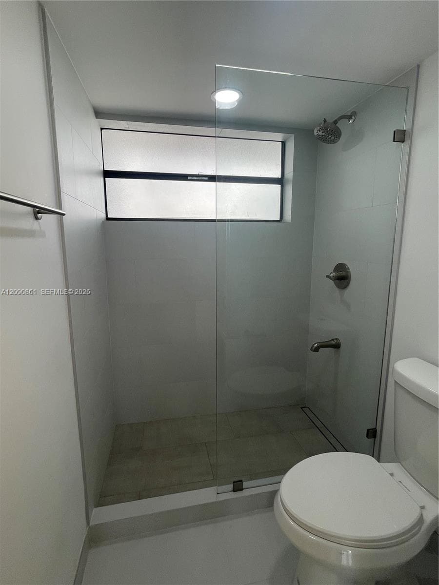 6820 Indian Creek Dr 4D photo 9