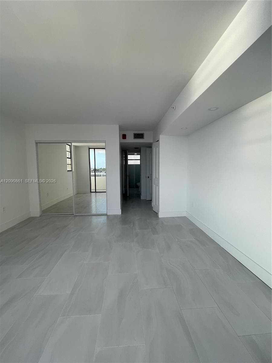 6820 Indian Creek Dr 4D photo 4