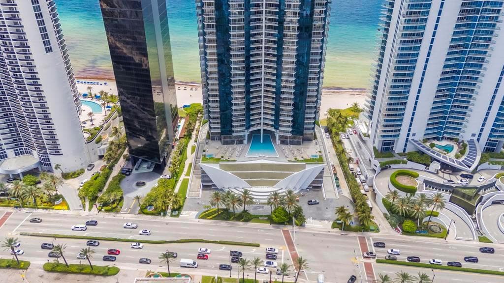 17121 Collins Avenue 2207 photo 2