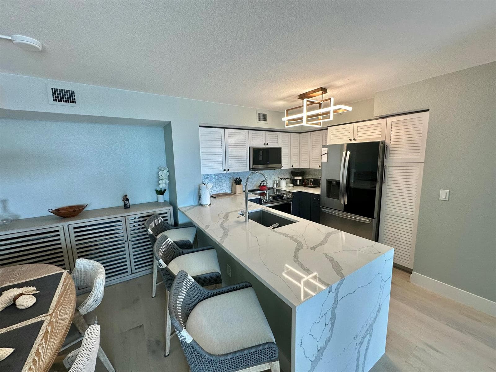 167 YACHT CLUB Way 204 photo 3