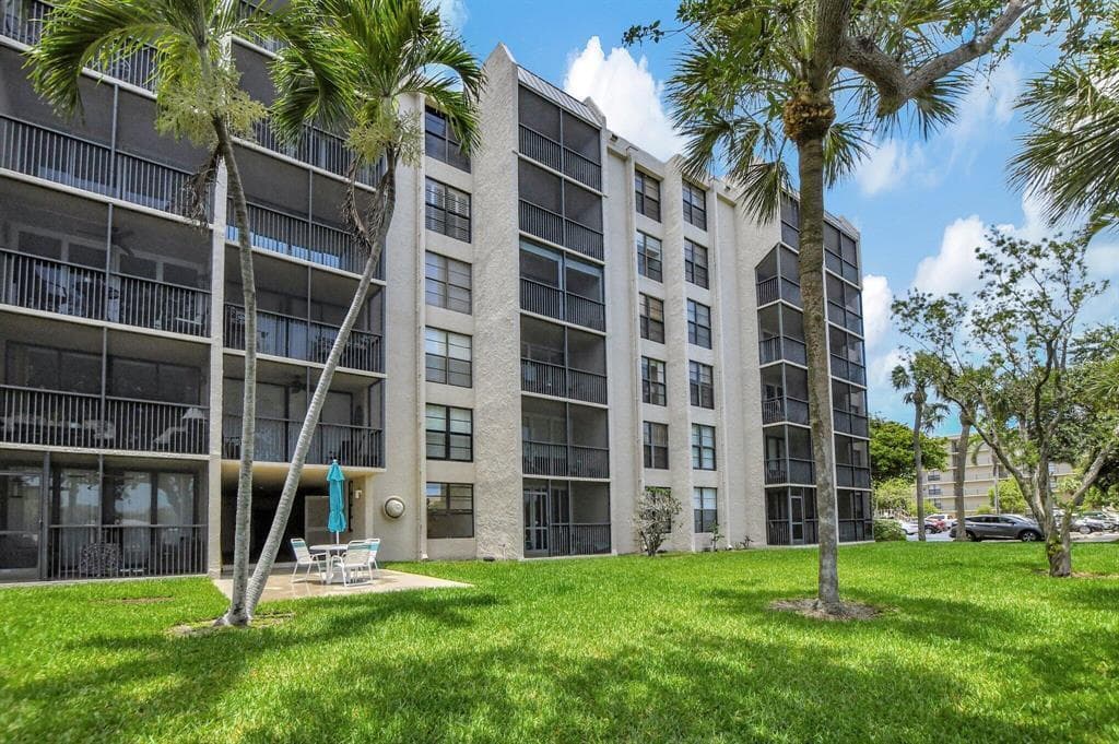 14 ROYAL PALM Way 5050 photo 7