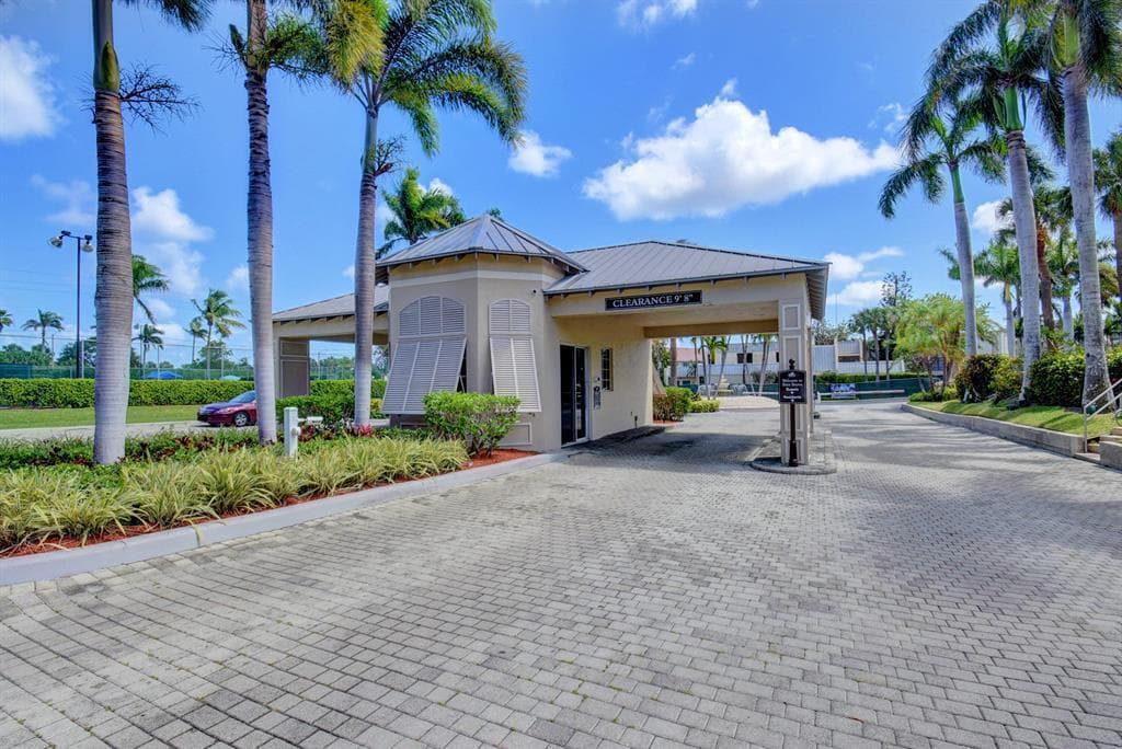14 ROYAL PALM Way 5050 photo 3