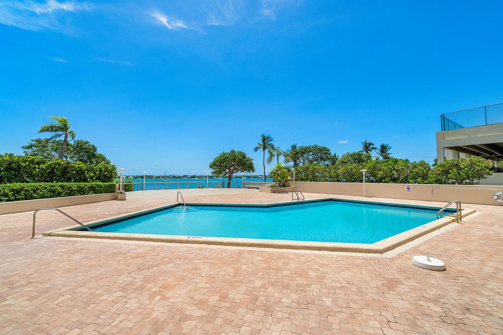 5600 N FLAGLER Drive 2105 photo 2