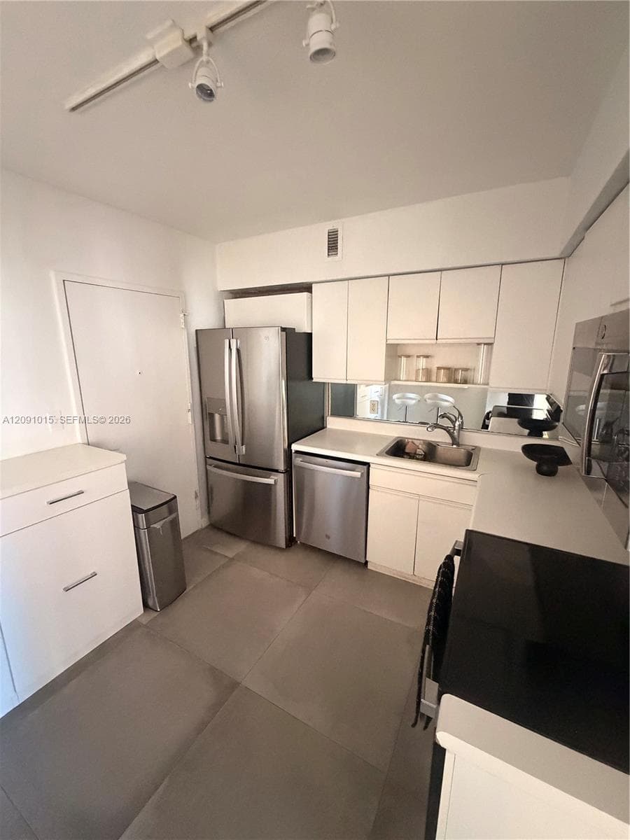 5700 Collins Ave 9B photo 9