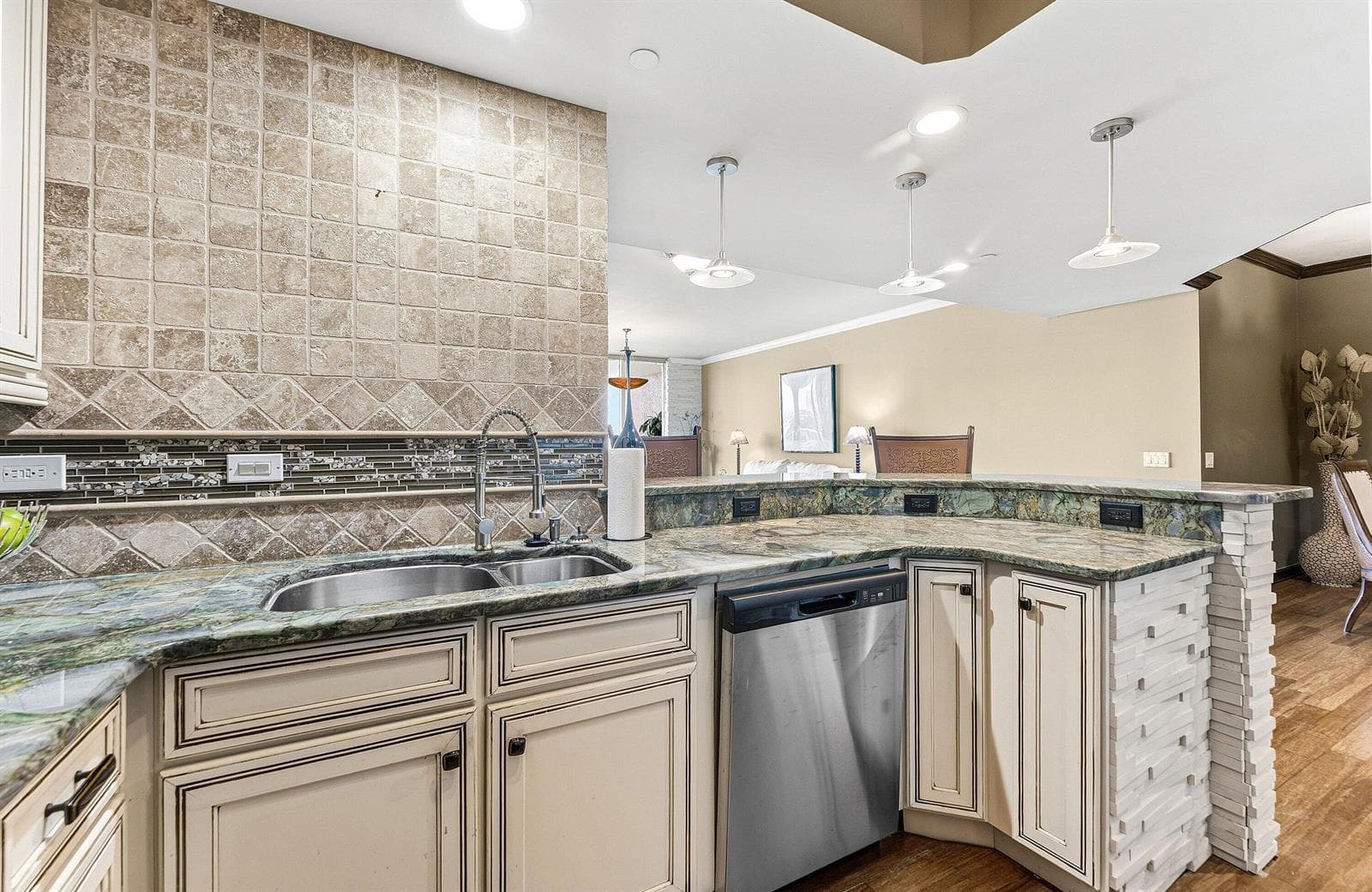 2650 Lake Shore Drive 401 photo 10