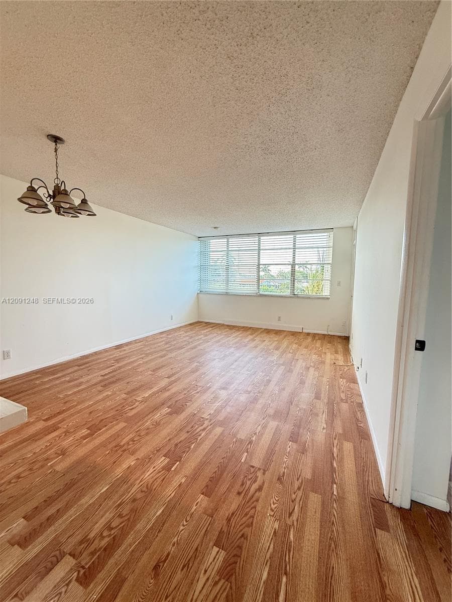 2761 Taft St 212 photo 2