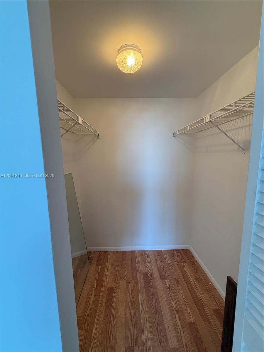 2761 Taft St 212 photo 7