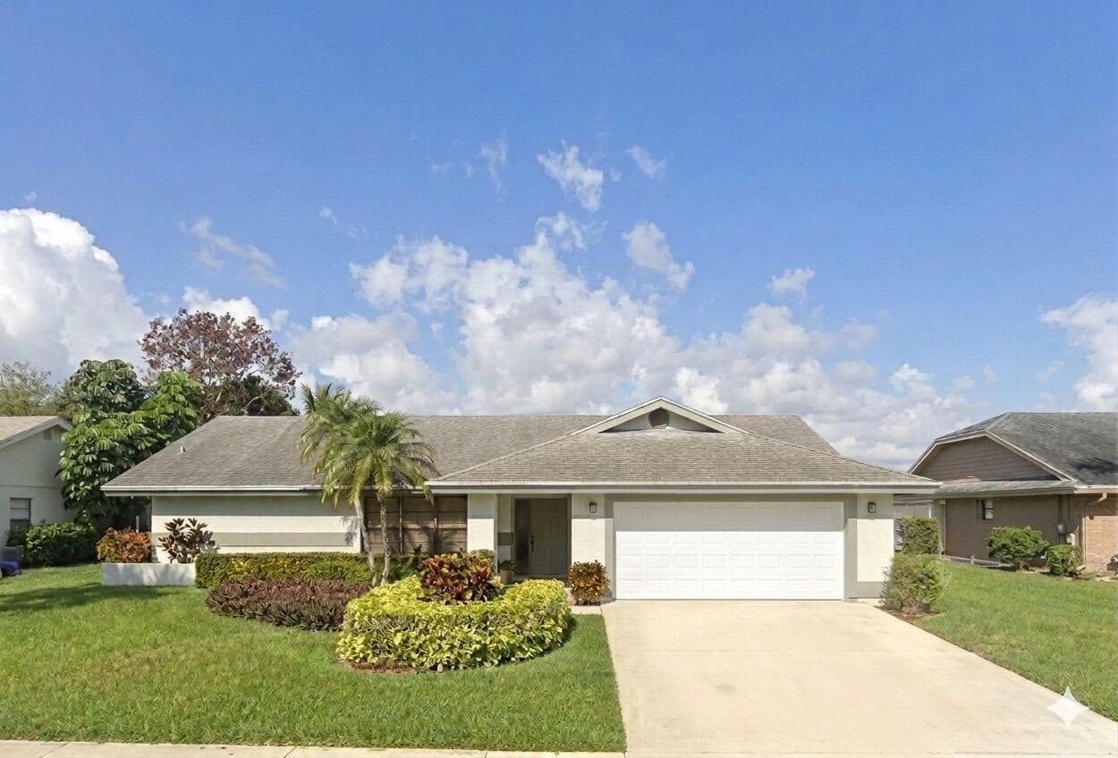 142 PARKWOOD Drive photo 1