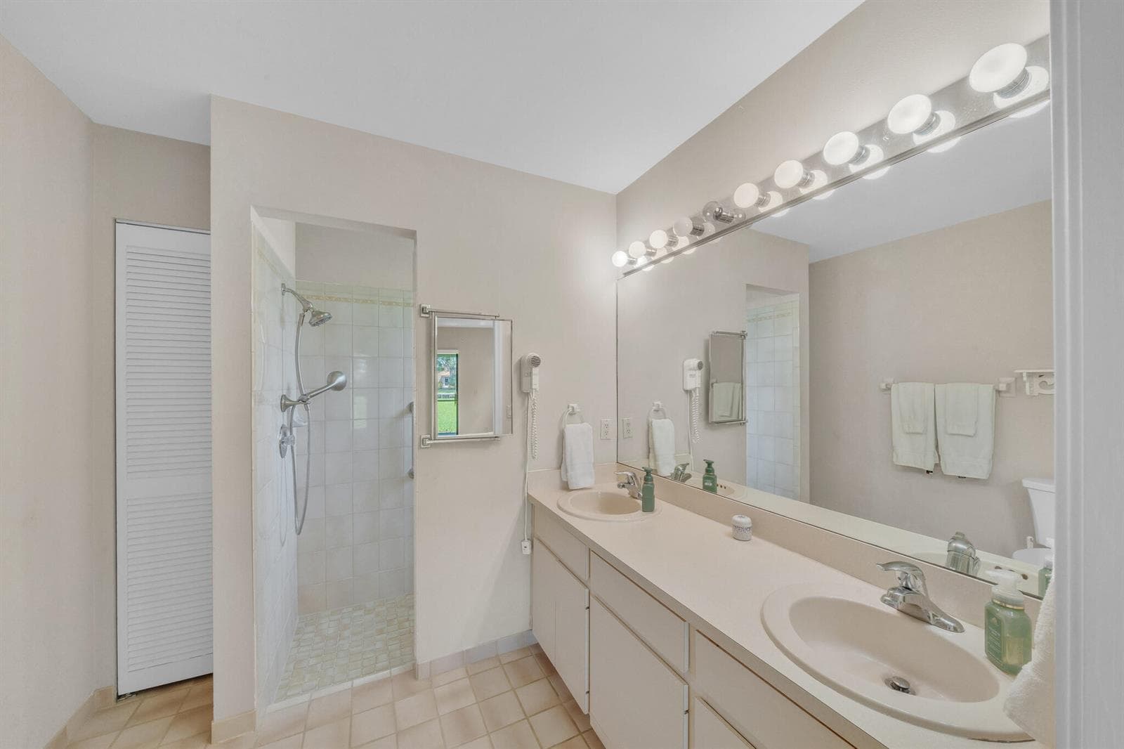 142 PARKWOOD Drive photo 24