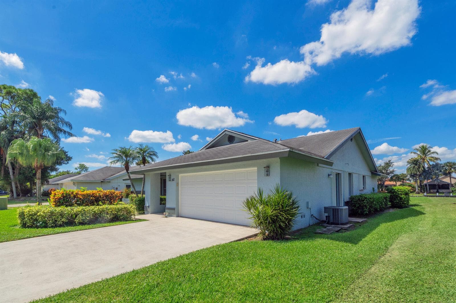 142 PARKWOOD Drive photo 4