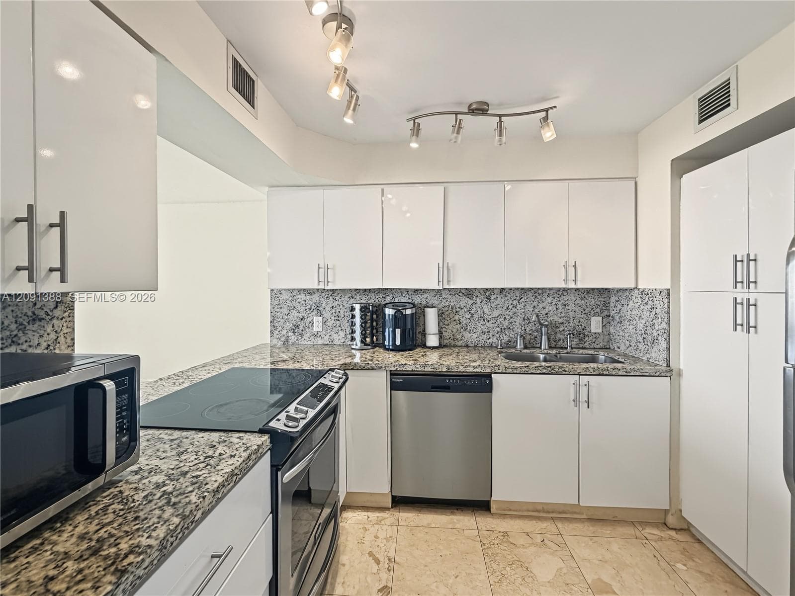 900 Bay Dr 221 photo 2