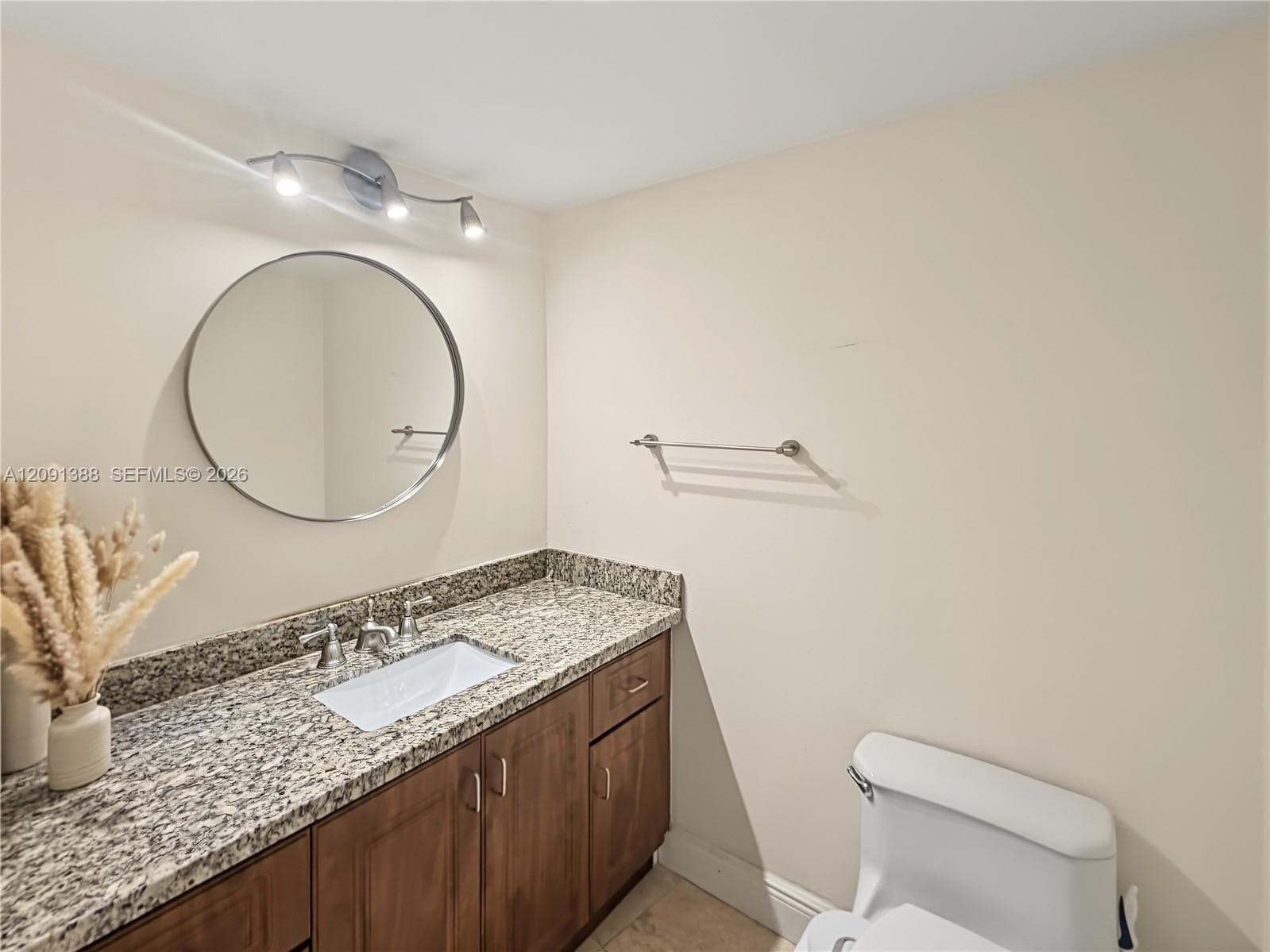 900 Bay Dr 221 photo 9