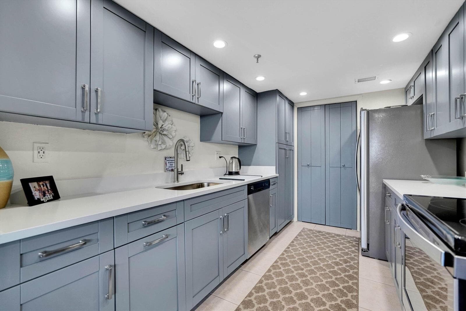859 JEFFERY Street 306 photo 4