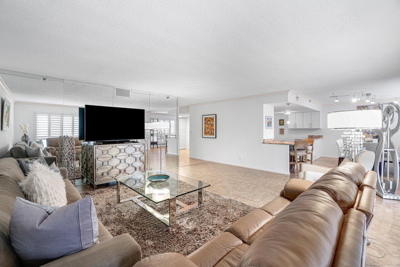 4001 N Ocean Boulevard 306 photo 17