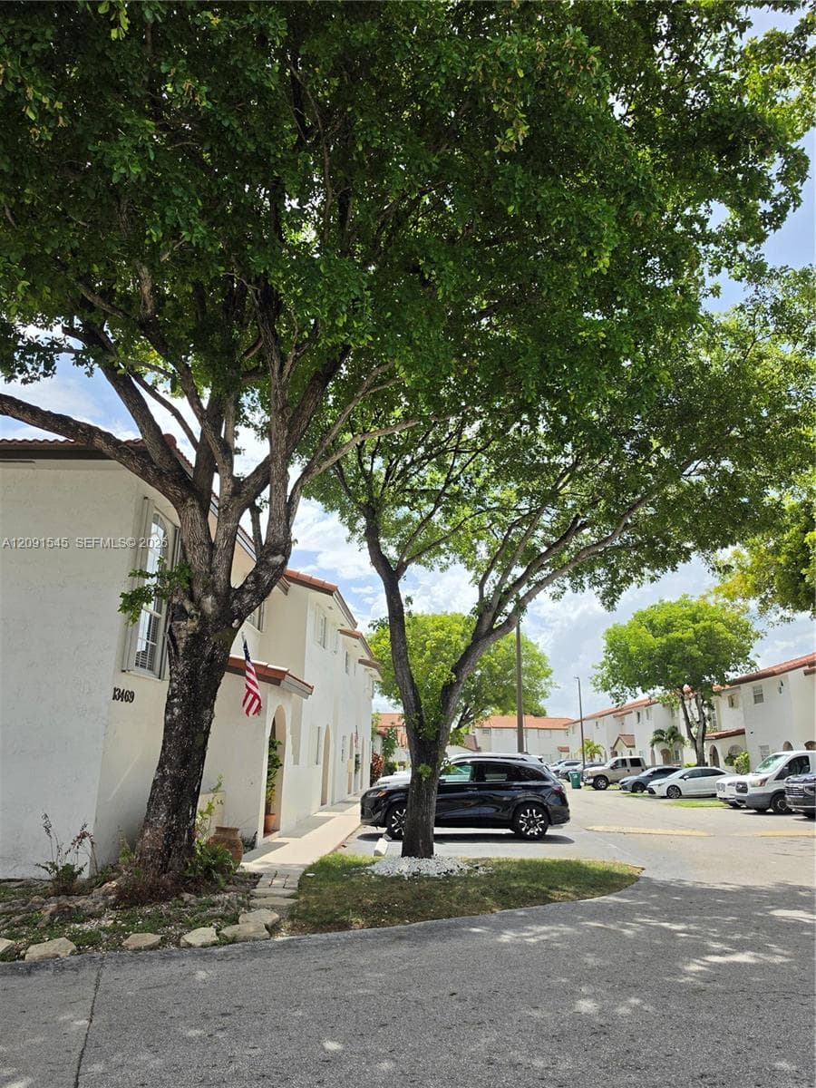 13407 SW 62nd St 1 photo 1