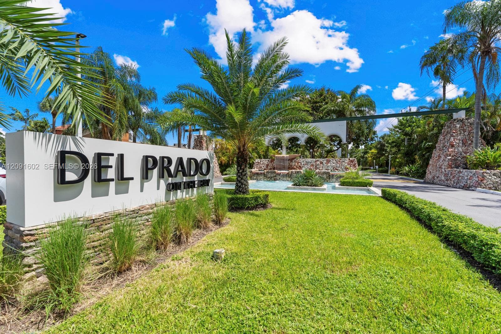 18021 Biscayne Blvd 1102 photo 2