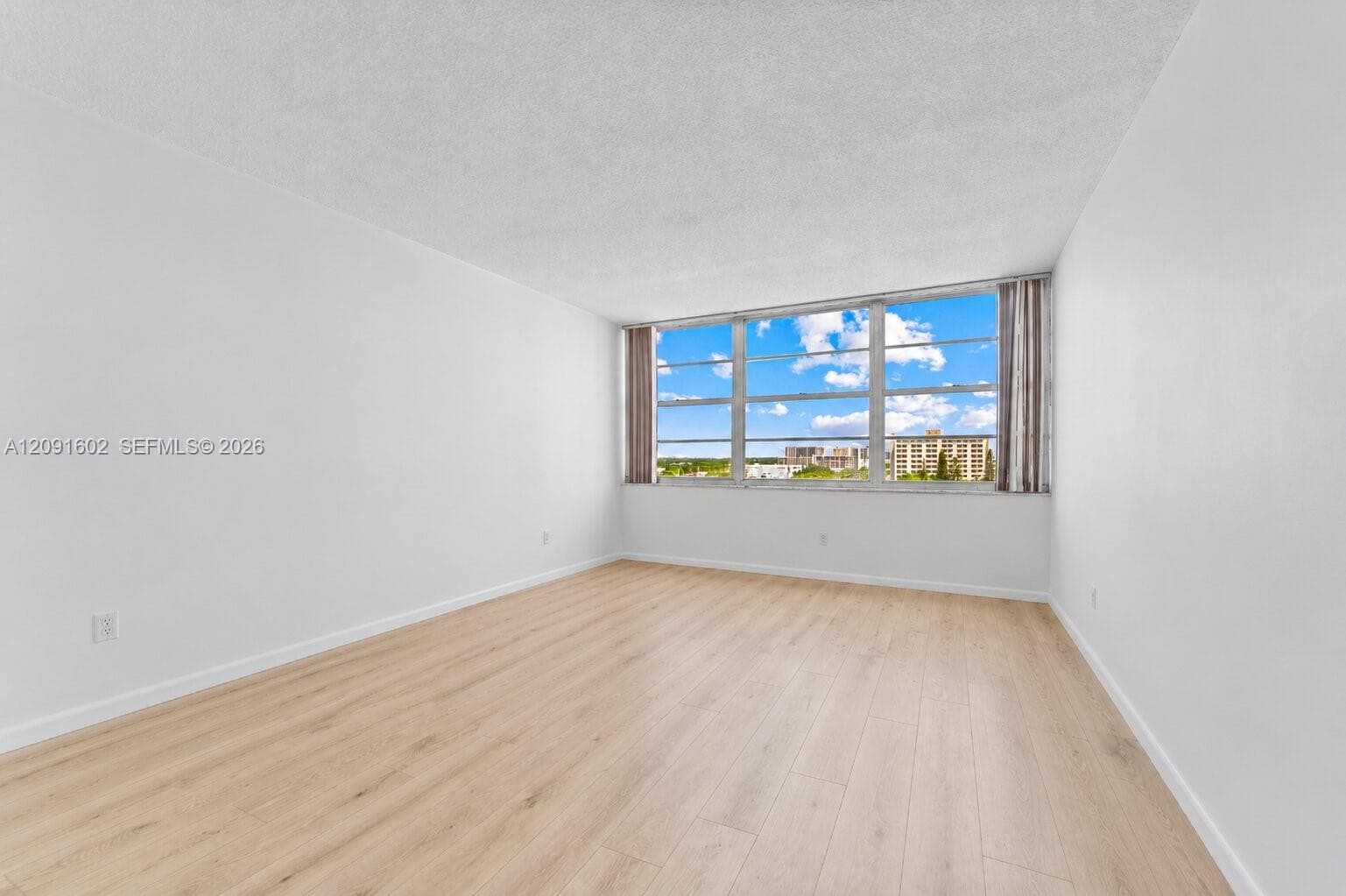 18021 Biscayne Blvd 1102 photo 13