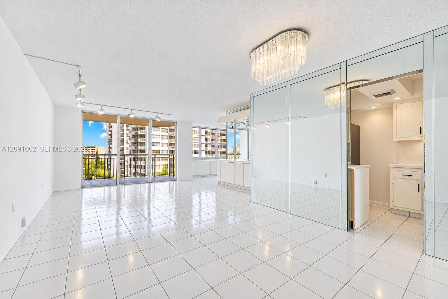 18021 Biscayne Blvd 1102 photo 3