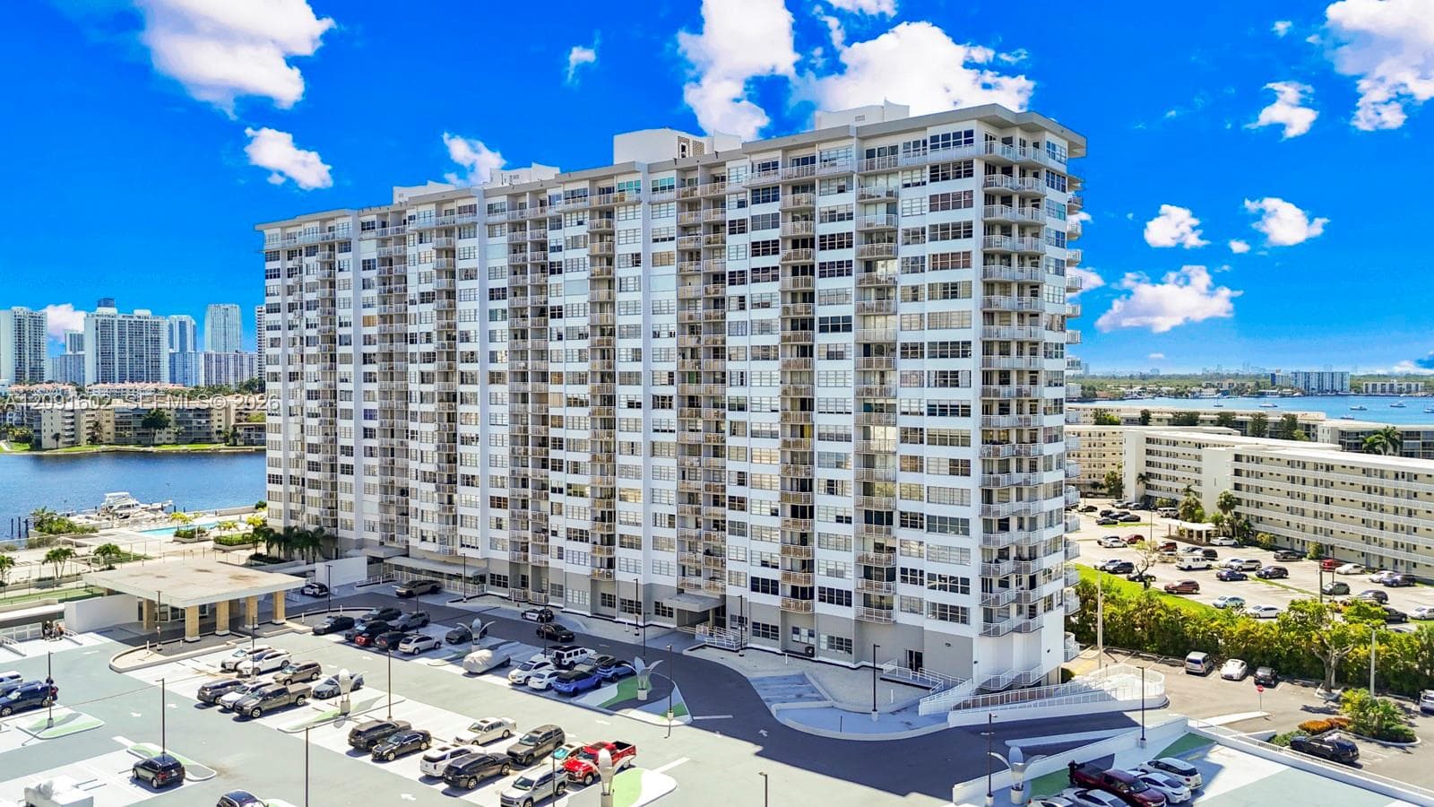18021 Biscayne Blvd 1102 photo 1