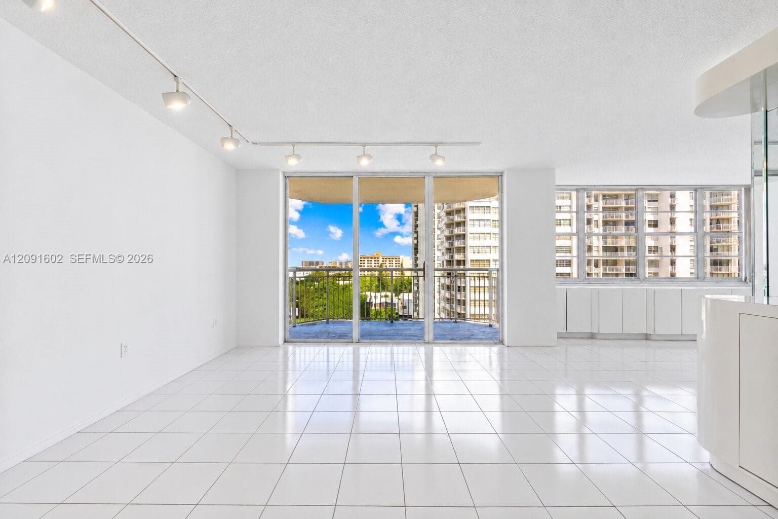 18021 Biscayne Blvd 1102 photo 5