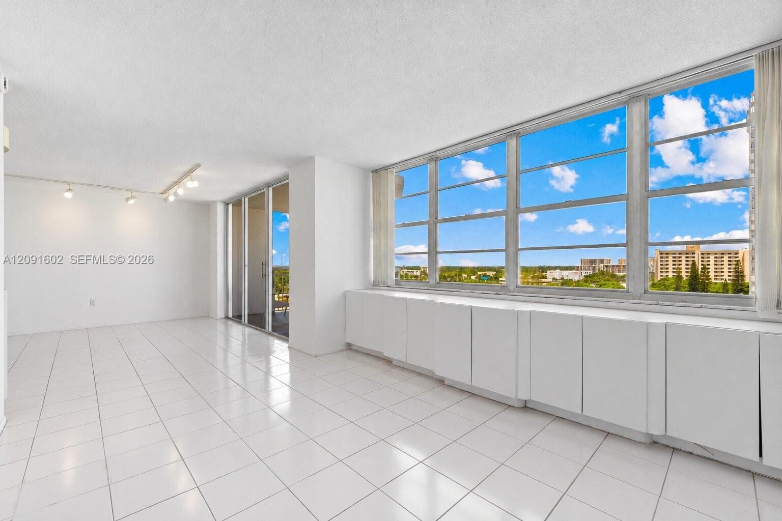 18021 Biscayne Blvd 1102 photo 9