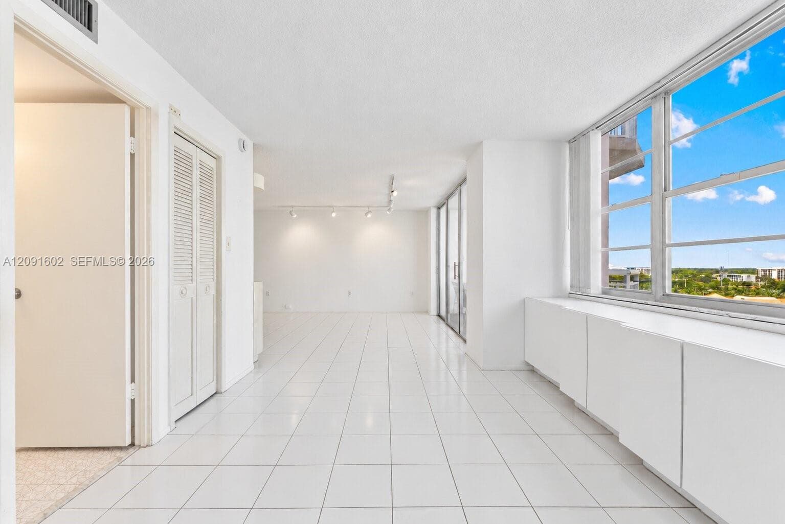 18021 Biscayne Blvd 1102 photo 10