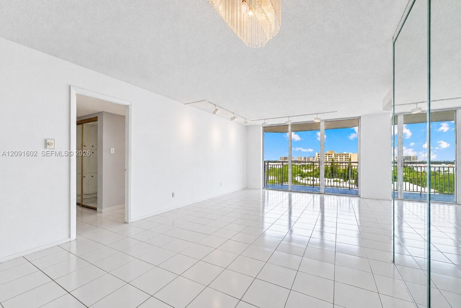 18021 Biscayne Blvd 1102 photo 11
