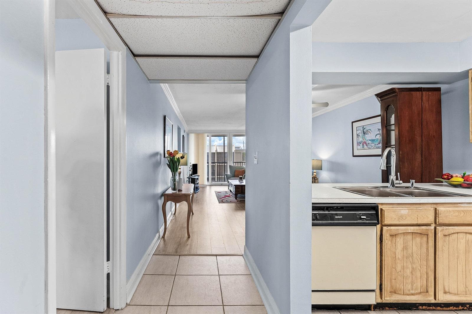 8 N ROYAL PALM Way 6040 photo 5