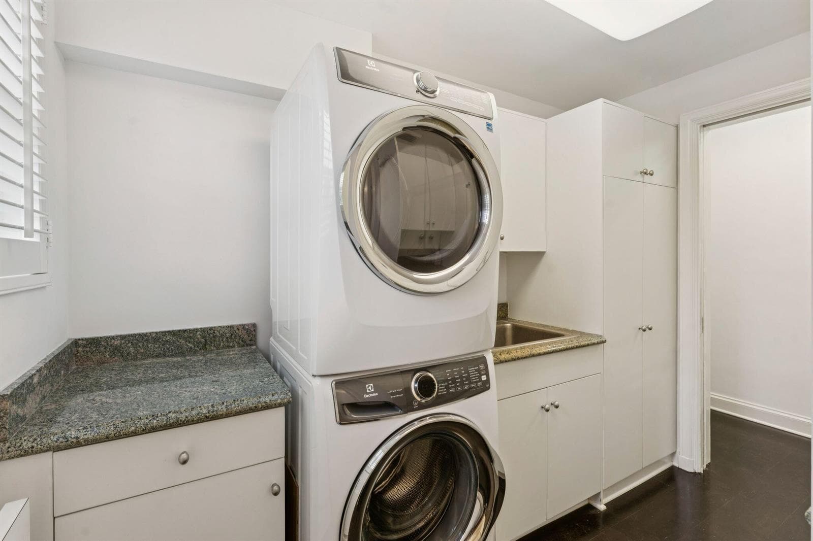 425 WORTH Avenue 2F photo 23