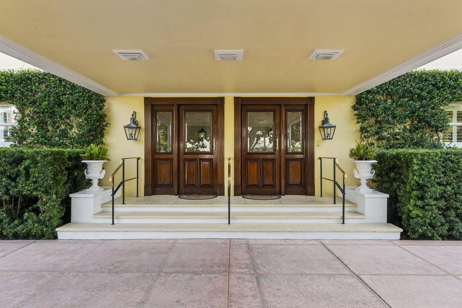 425 WORTH Avenue 2F photo 9