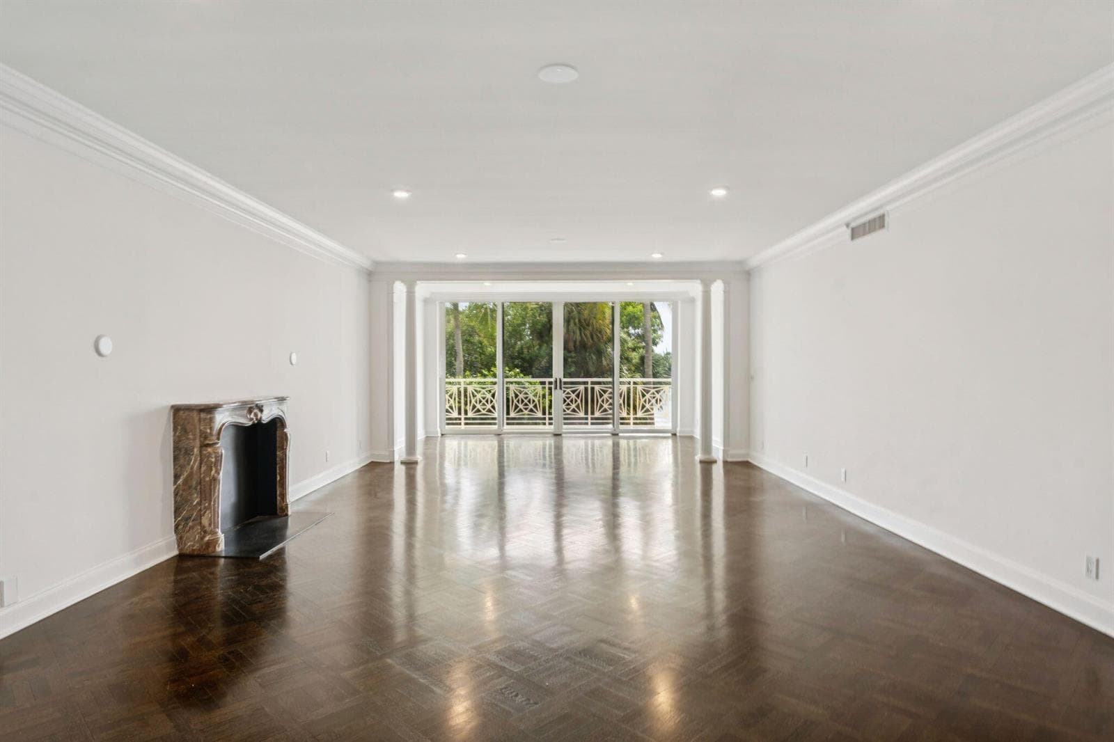 425 WORTH Avenue 2F photo 11
