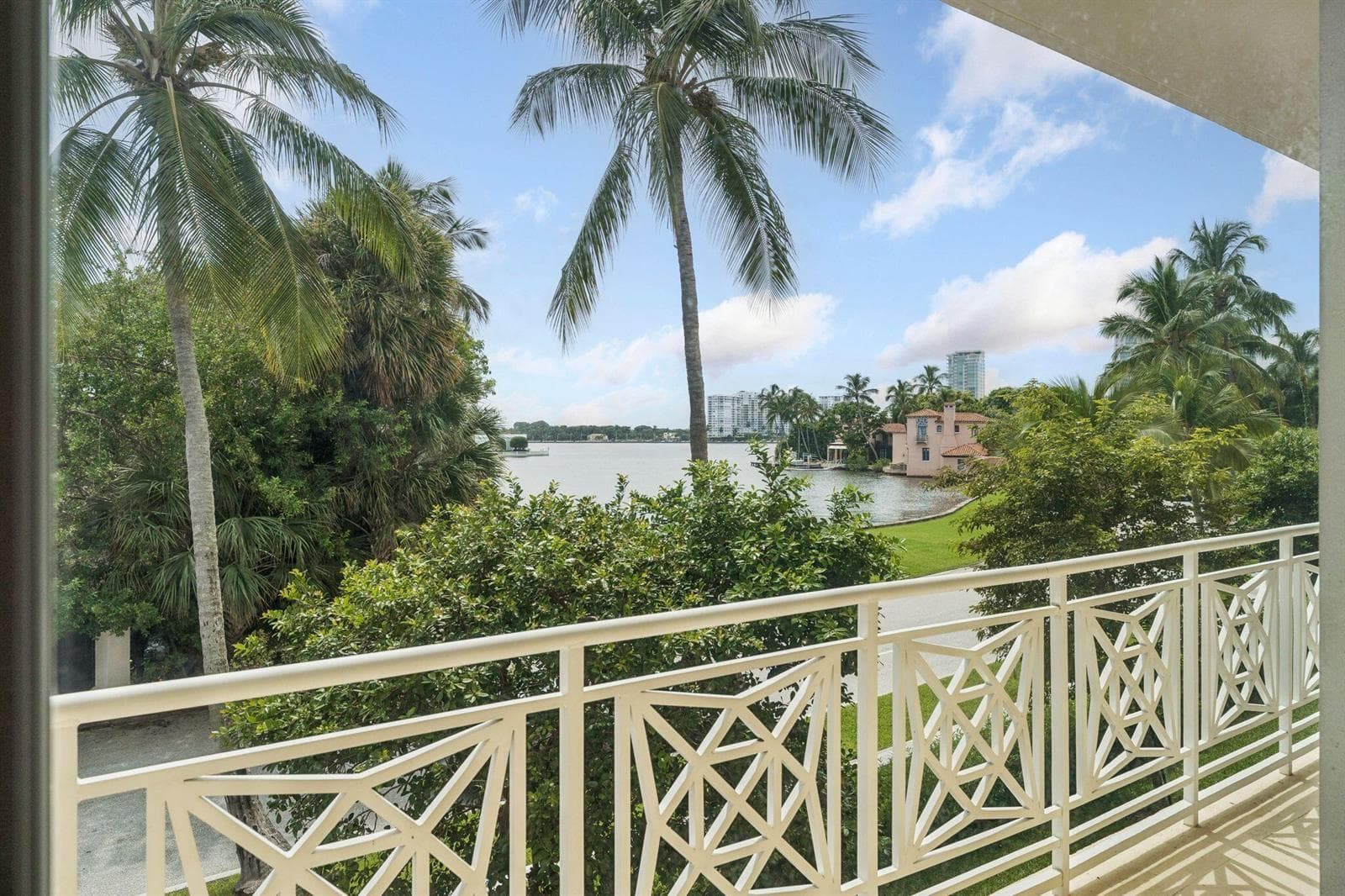425 WORTH Avenue 2F photo 4