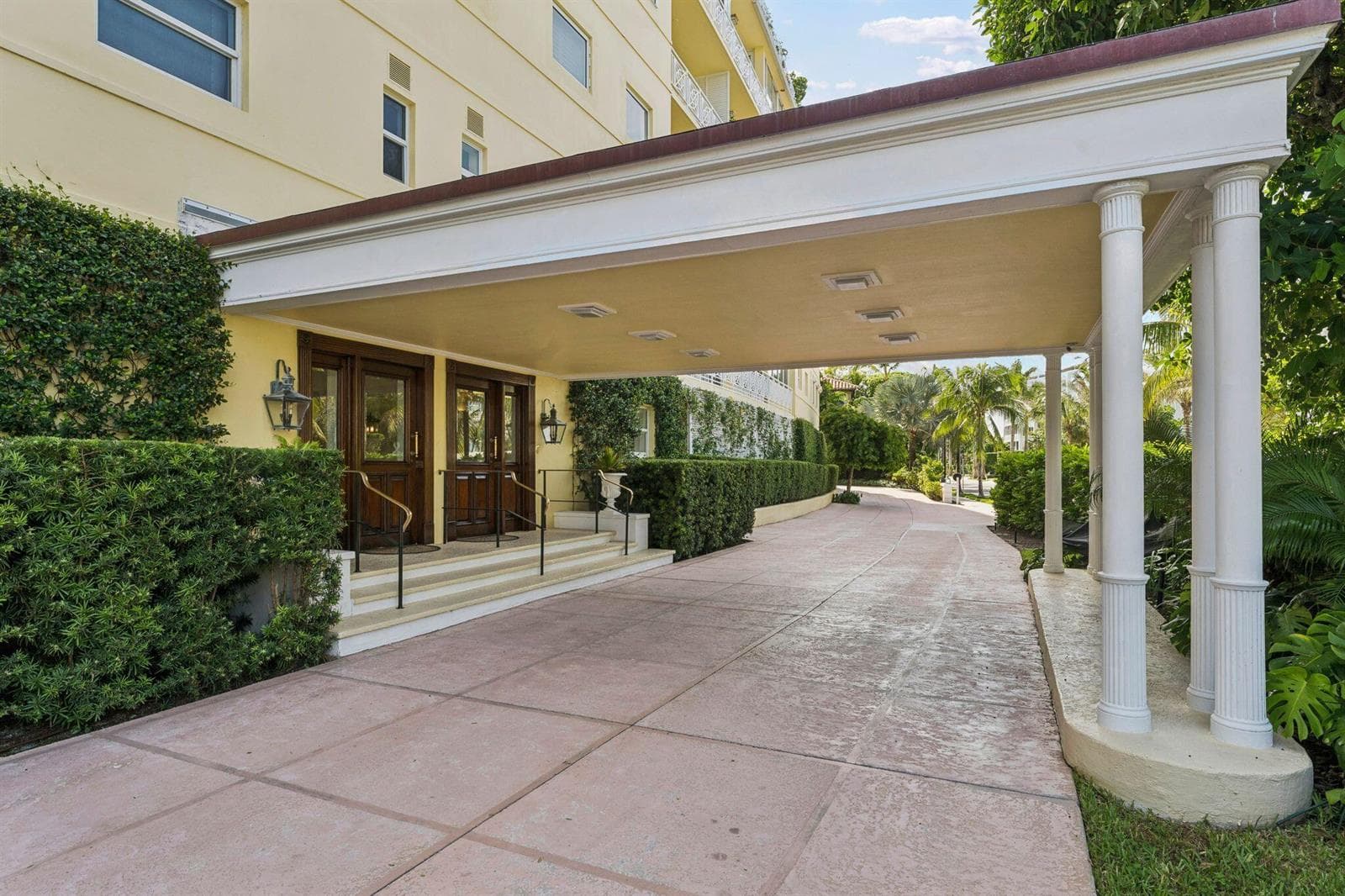 425 WORTH Avenue 2F photo 8