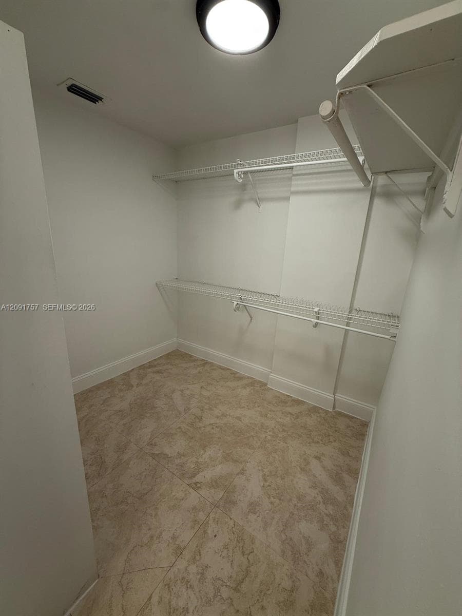 3660 NE 166th St 308 photo 8