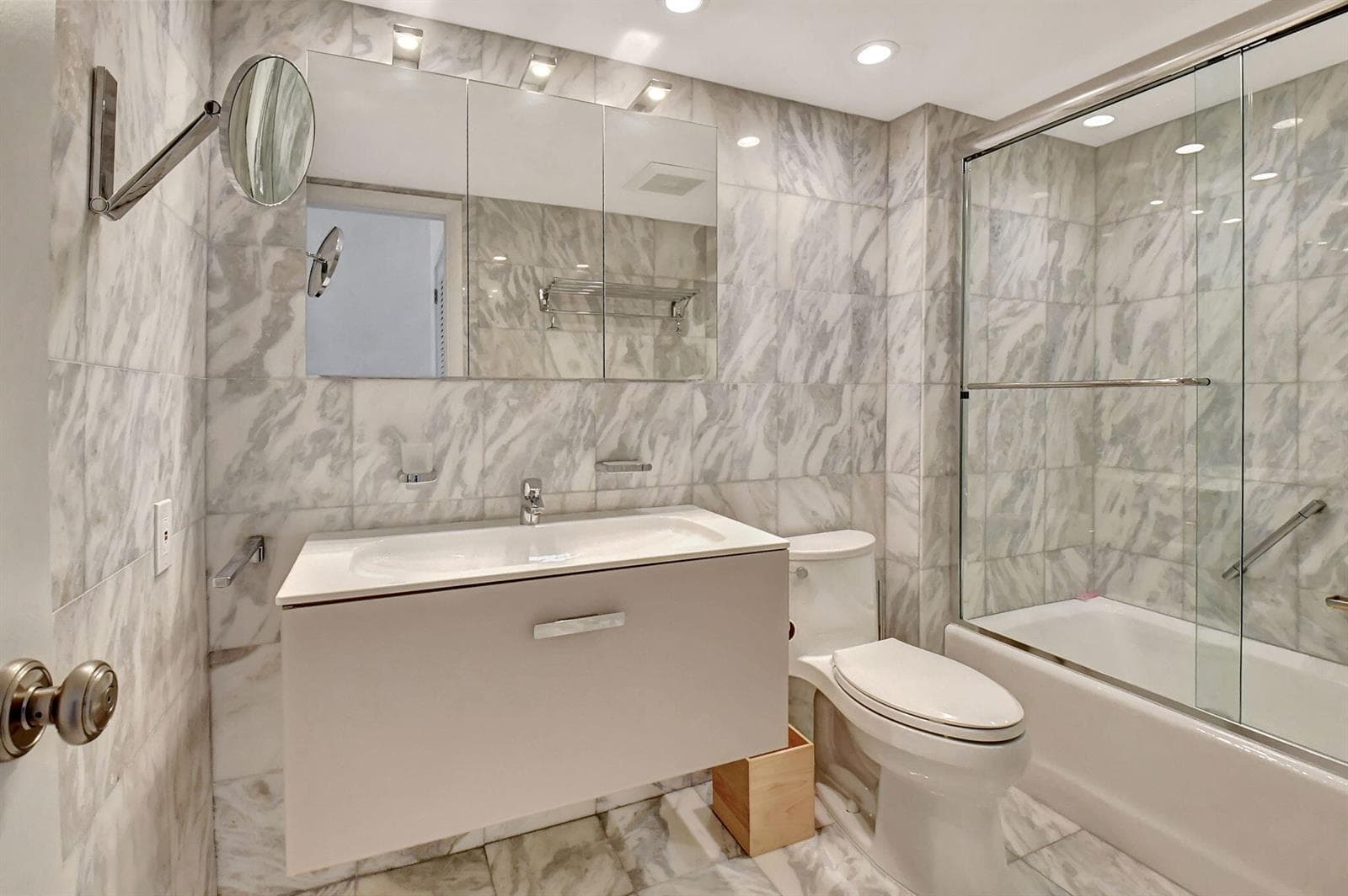 1000 Lowry Street 5E photo 6