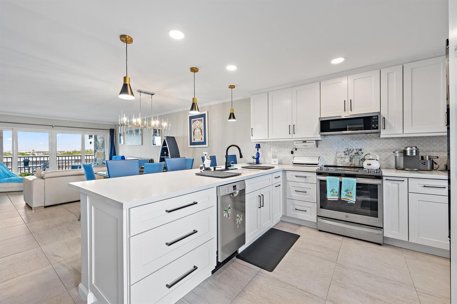 1523 E Hillsboro Boulevard 835 photo 4