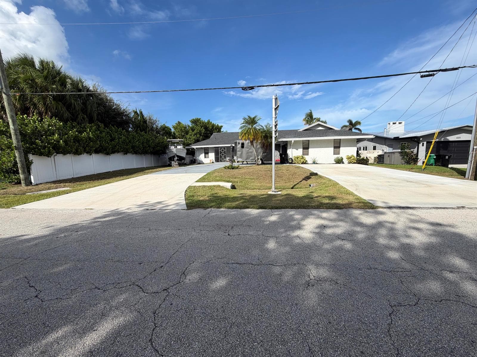 1219 SE CORAL REEF Street photo 3