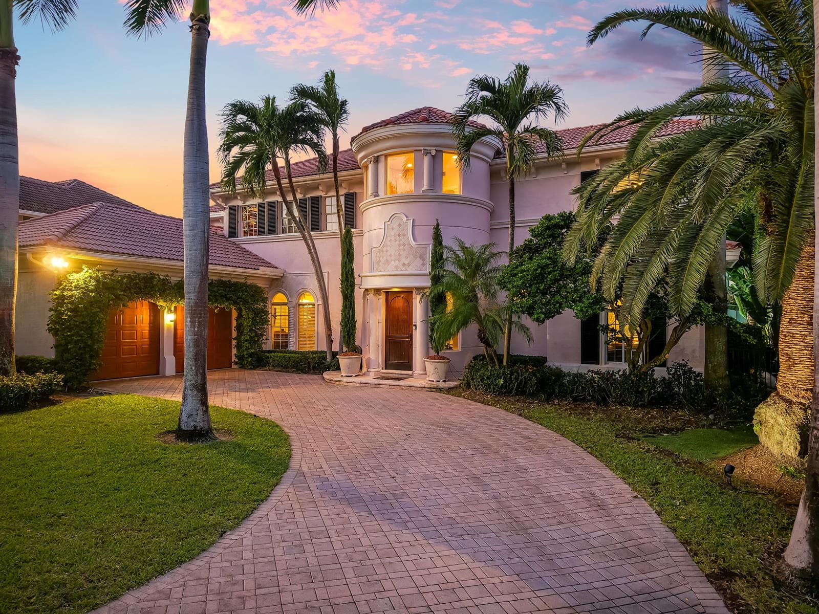 961 Banyan Drive photo 3