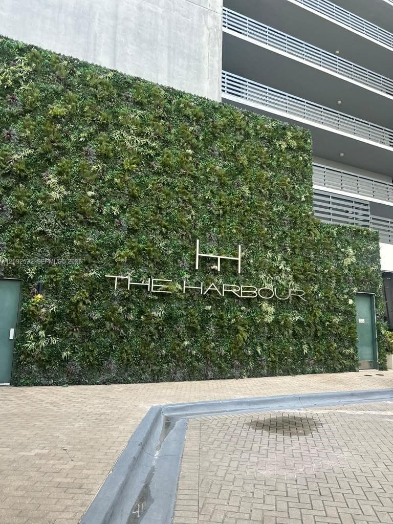 16385 Biscayne Blvd 2606 photo 2