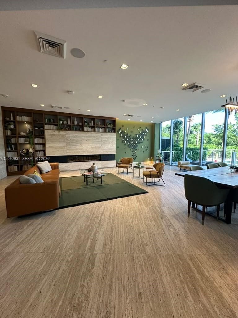 16385 Biscayne Blvd 2606 photo 8