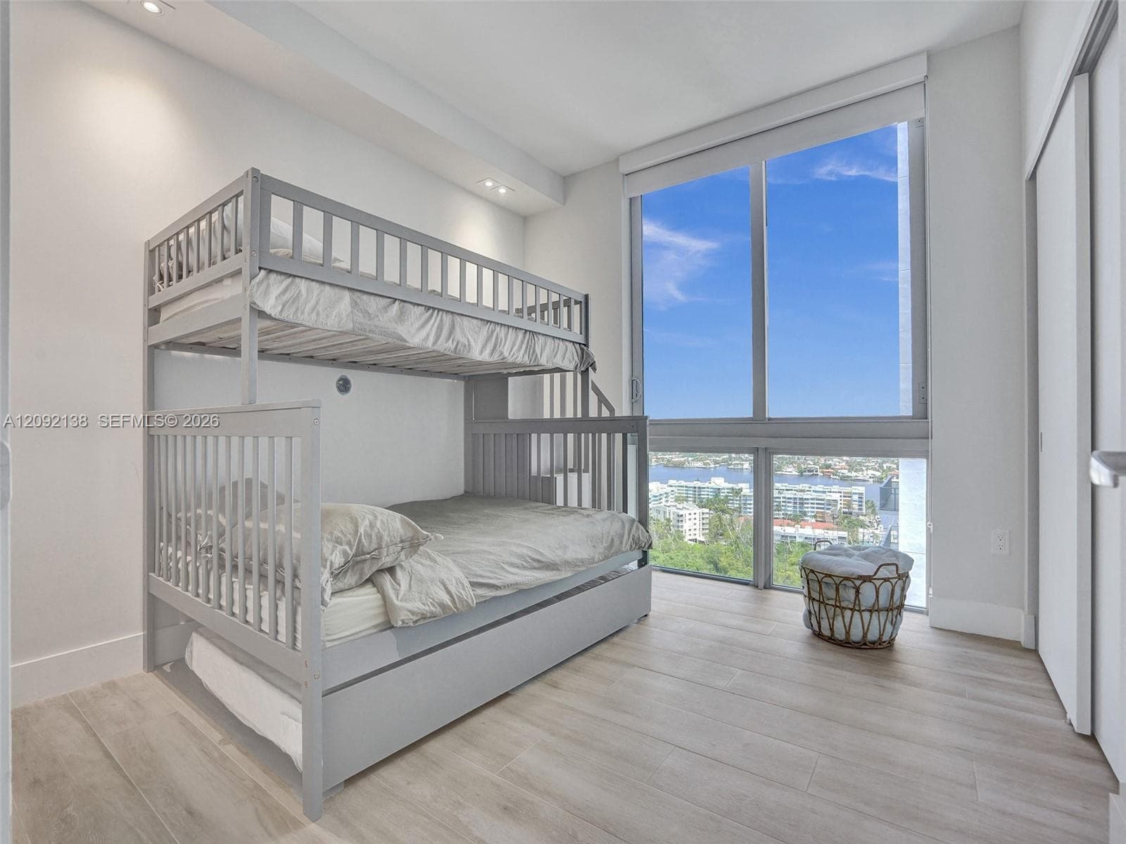 16385 Biscayne Blvd 2107 photo 4