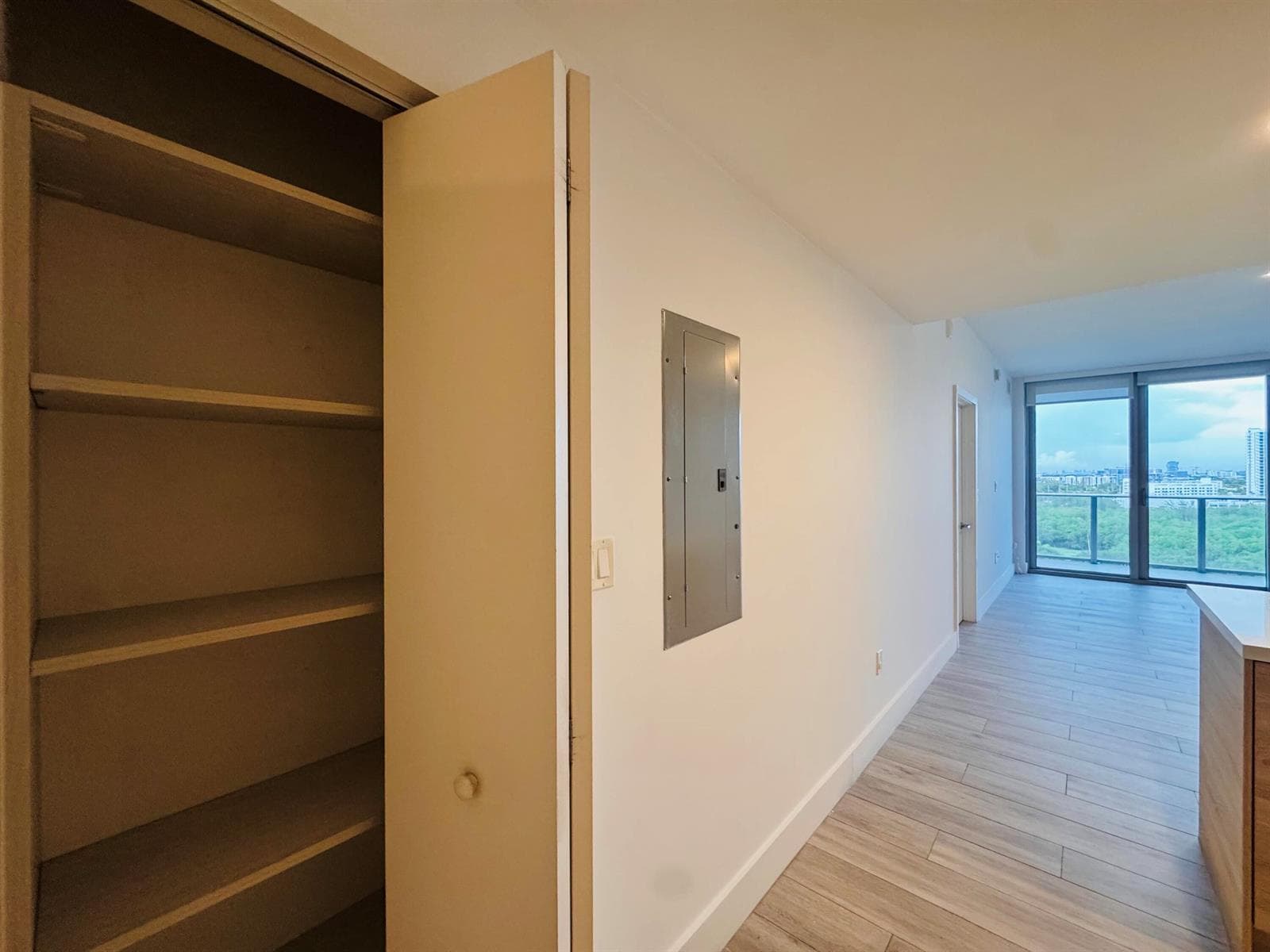 16385 BISCAYNE Boulevard 1204 photo 23